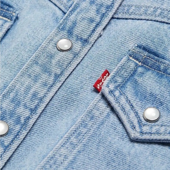 NEW $80 Levi’s women size small oversized ‘XL Western’ shirt denim snap front - Picture 4 of 4
